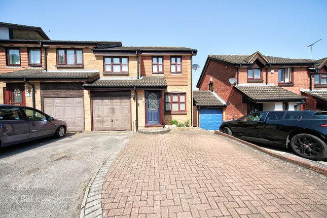 Reedsdale, Luton, Bedfordshire, LU2 3 bed semi
