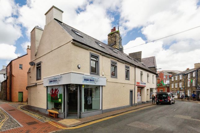 4 bedroom end of terrace house for sale