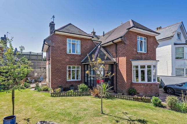4 bed detached house