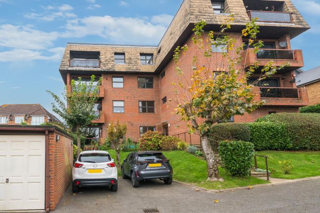 Lyonsdown Road, Barnet 2 bed flat for sale