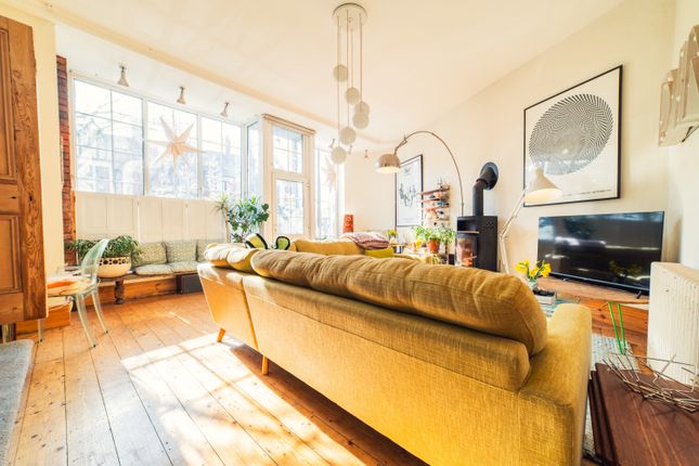 4 bedroom end of terrace house for sale