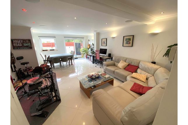 5 bed terraced house