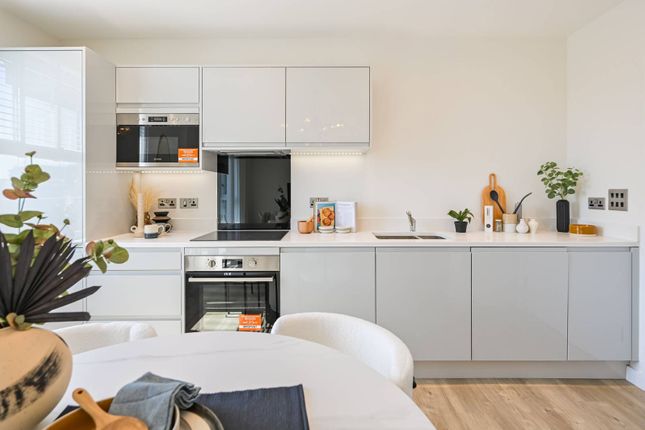 The Silverton, Royal Docks E16 2 bed flat for sale