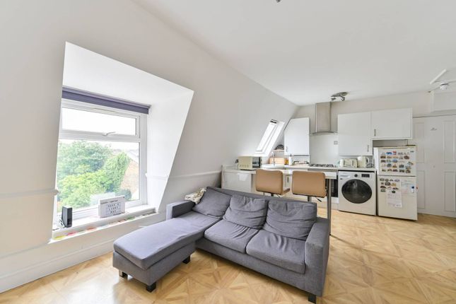 Balham High Road, Balham, London, SW12 2 bed flat for sale