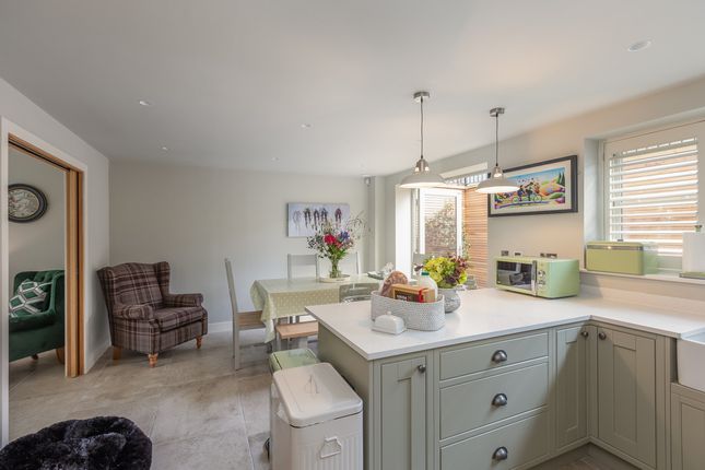 Skaife Row, Harrogate, HG3 4 bed end of terrace house for sale