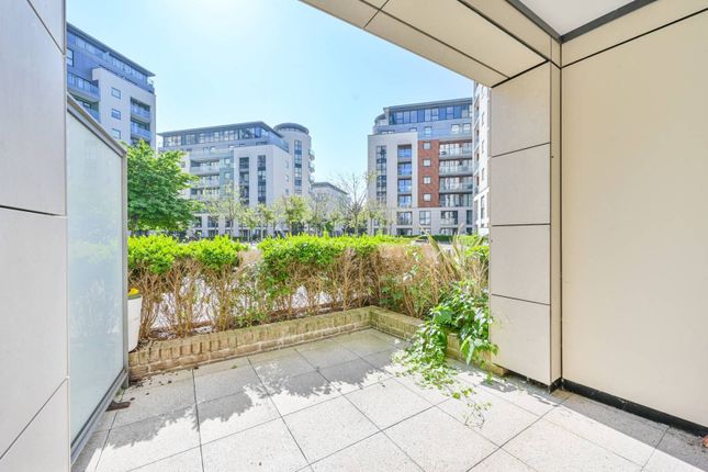 Pump House Crescent, Brentford, TW8 2 bed flat for sale