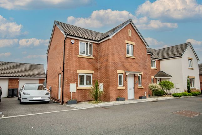 4 bed detached house