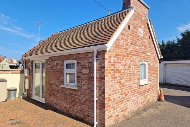 Littleham Road, Exmouth, EX8 2QG 1 bed semi