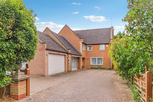 6 bedroom detached house for sale