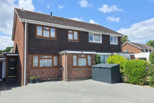 Langstone Walk, Hampshire PO14 4 bed semi