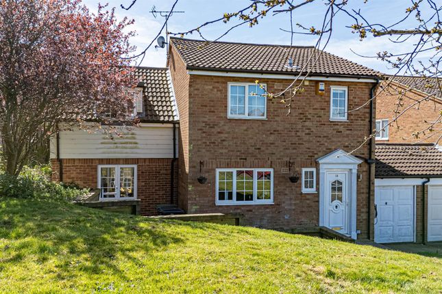 4 bedroom link detached house for sale