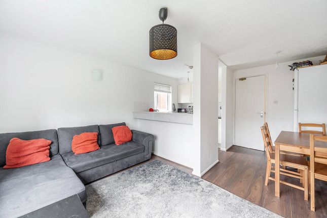 Pavilion Way, Edgware, HA8 1 bed flat for sale