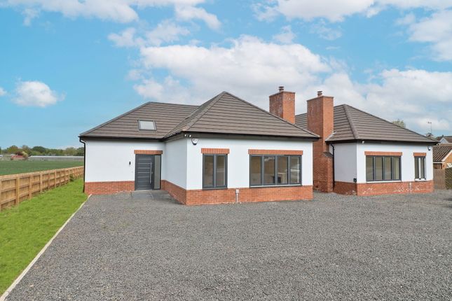 2 bedroom detached house for sale