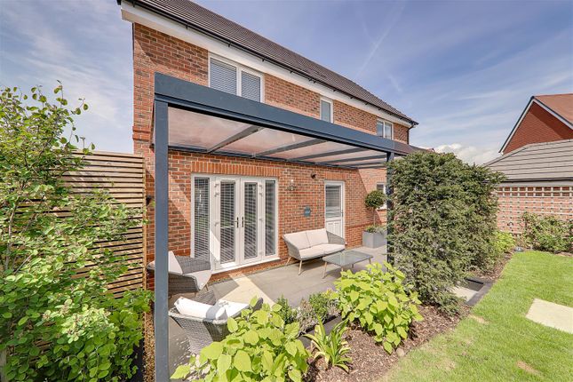 Dianthus Grove, Worthing BN13 4 bed detached house for sale