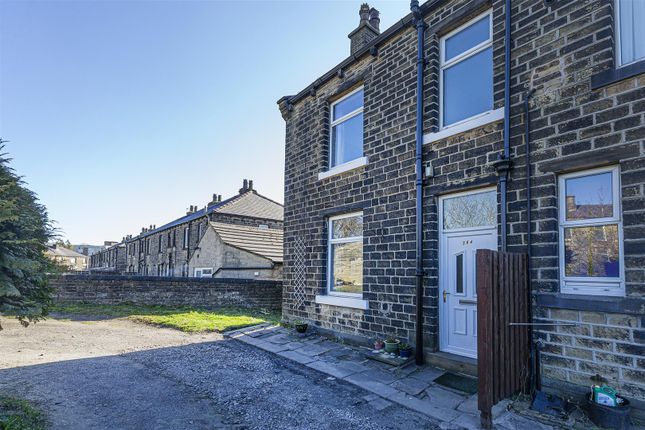 Reinwood Road, Huddersfield HD3 2 bed end of terrace house for sale