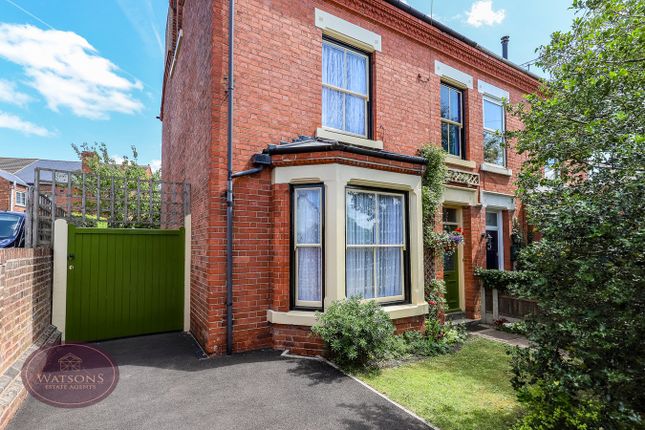 5 bedroom semi-detached house for sale