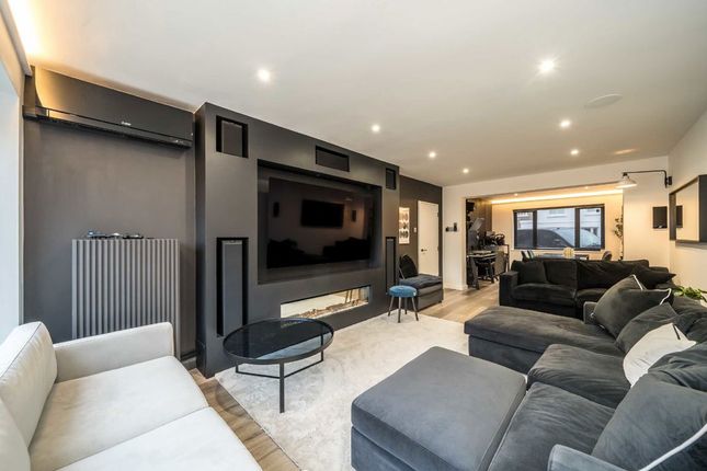 Cowper Road, London W3 5 bed detached house for sale