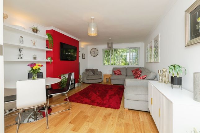 2 bedroom ground floor flat for sale