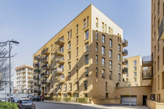 Moorhen Drive, London NW9 3 bed flat for sale
