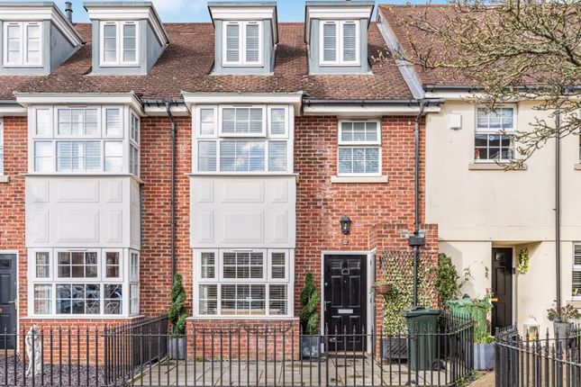 Williams Way, Bexley Park 3 bed terraced house for sale