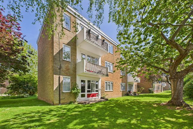 Sunningdale Court, Jupps Lane... 2 bed flat for sale