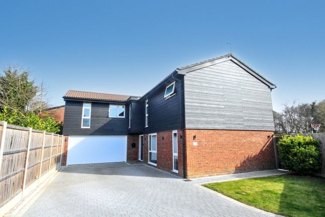 5 bed detached house