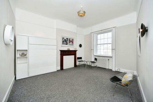 Studio flat for sale