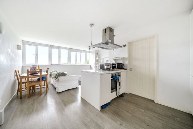 Hazel Grove, London, SE26 2 bed flat for sale