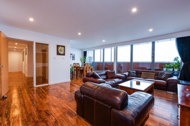 Western Harbour Terrace, Edinburgh, EH6 3 bed apartment for sale