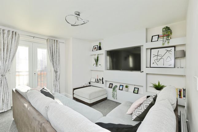 2 bedroom ground floor flat for sale