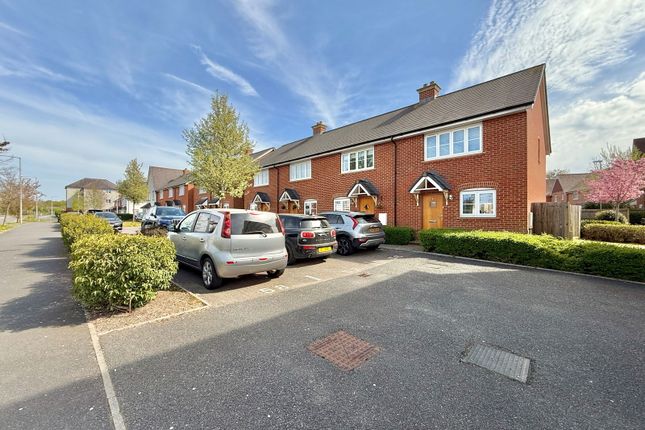 Diamond Jubilee Way, Wokingham RG40 2 bed end of terrace house for sale