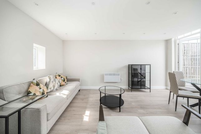 Sandycombe Road, Kew, Surrey, TW9 3 bed apartment for sale