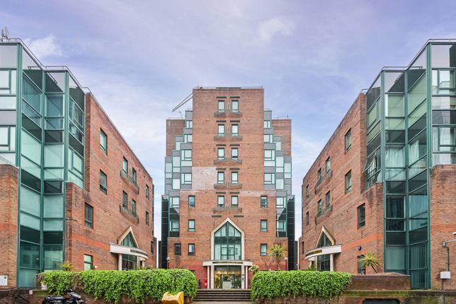 Aegon House, Isle Of Dogs, London, E14 1 bed flat for sale