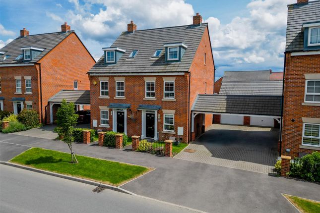 Armstrongs Fields, Aylesbury HP22 3 bed house for sale