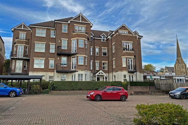 Station Road, Redhill 2 bed flat for sale