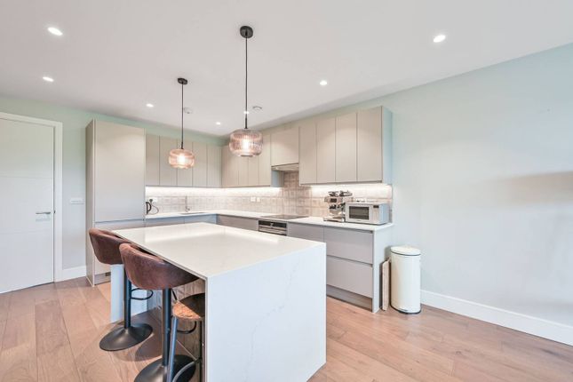 Kilburn High Road, Kilburn, LONDON, NW6 2 bed flat for sale