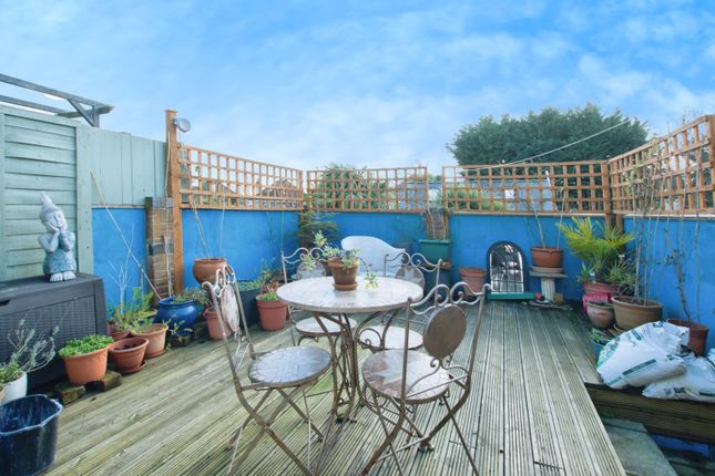 2 bedroom ground floor flat for sale
