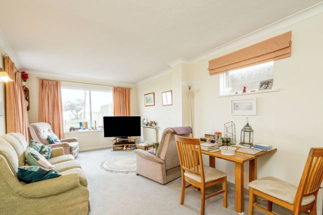 2 bedroom ground floor flat for sale