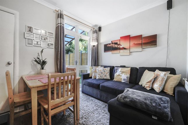 Oldfield Road, Willesen Junction, London 2 bed flat for sale