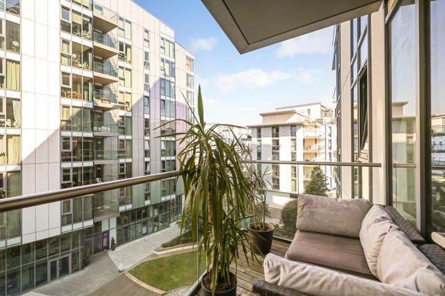Eastfields Avenue, Putney, London, SW18 2 bed apartment for sale