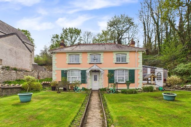 Babell Road, Pensarn, Carmarthen 3 bed detached house for sale