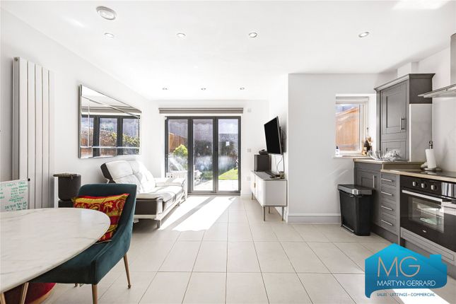 Victoria Road, Barnet, EN4 4 bed terraced house for sale