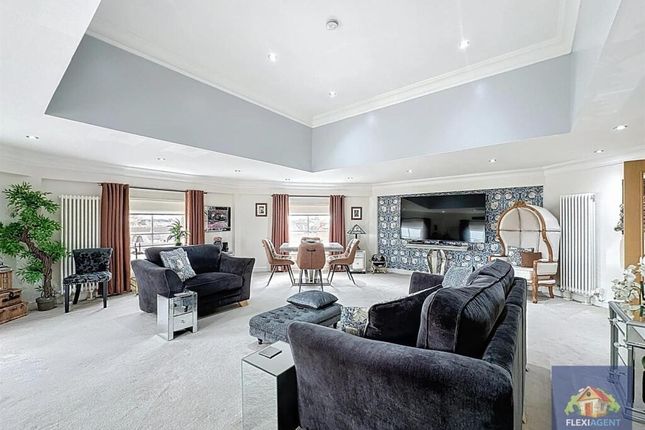 Marine Gate Mansions, Southport PR9 2 bed apartment for sale