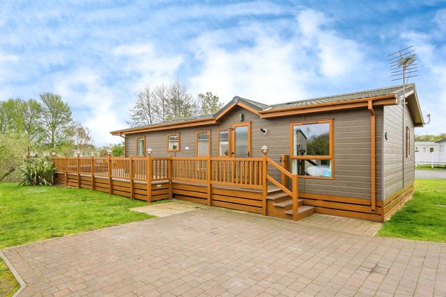 2 bedroom lodge for sale