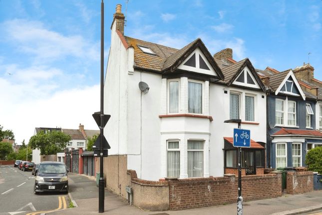 5 bedroom end of terrace house for sale
