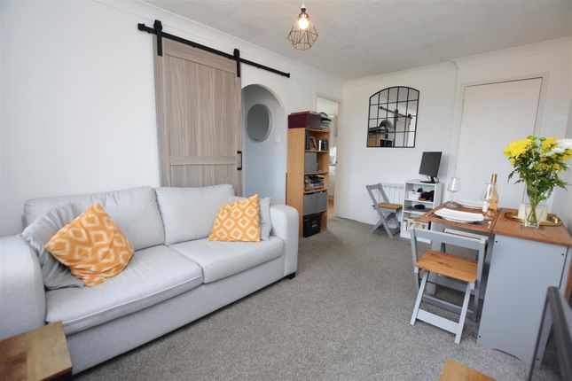 Longfield Drive, Mitcham CR4 1 bed flat for sale