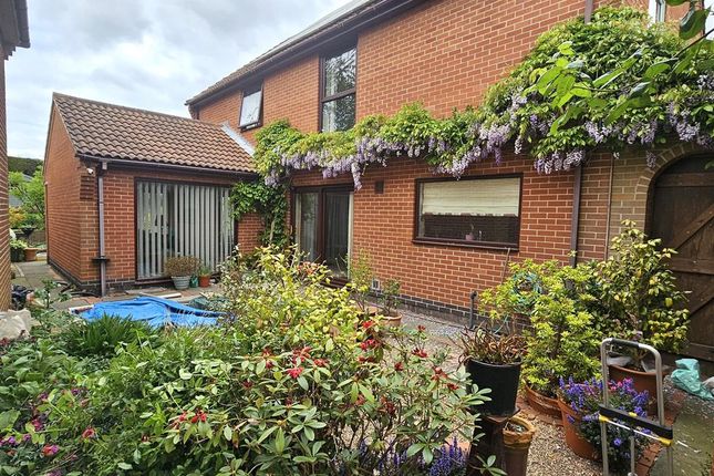 3 bed detached house