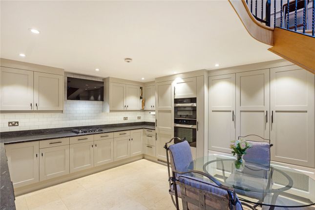 3 bedroom flat for sale