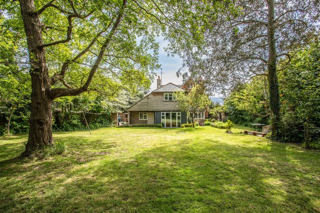 5 bed detached house