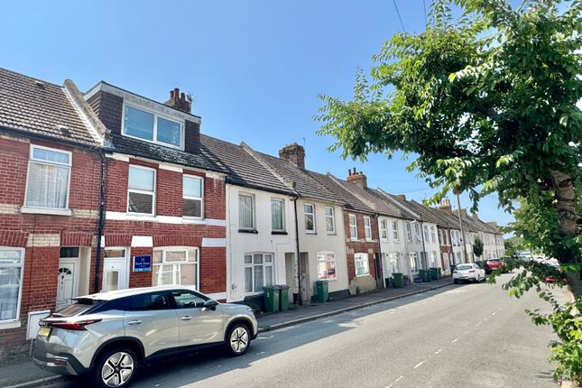 Mead Road, Kent CT19 4 bed terraced house for sale